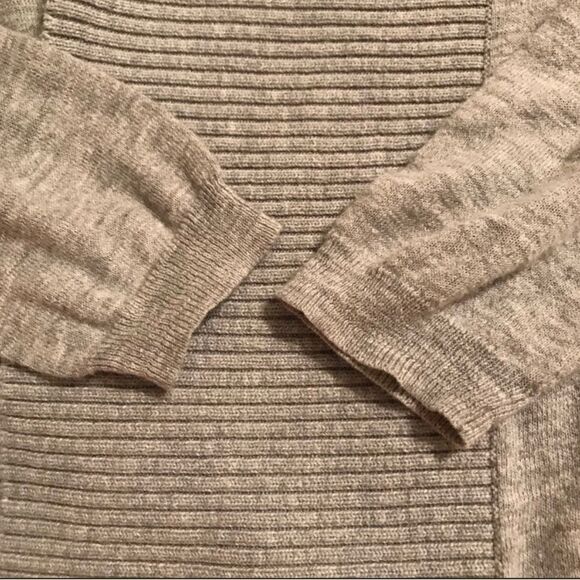 Banana Republic Women’s Gray Buttonless Cardigan Petite - Picture 5 of 9
